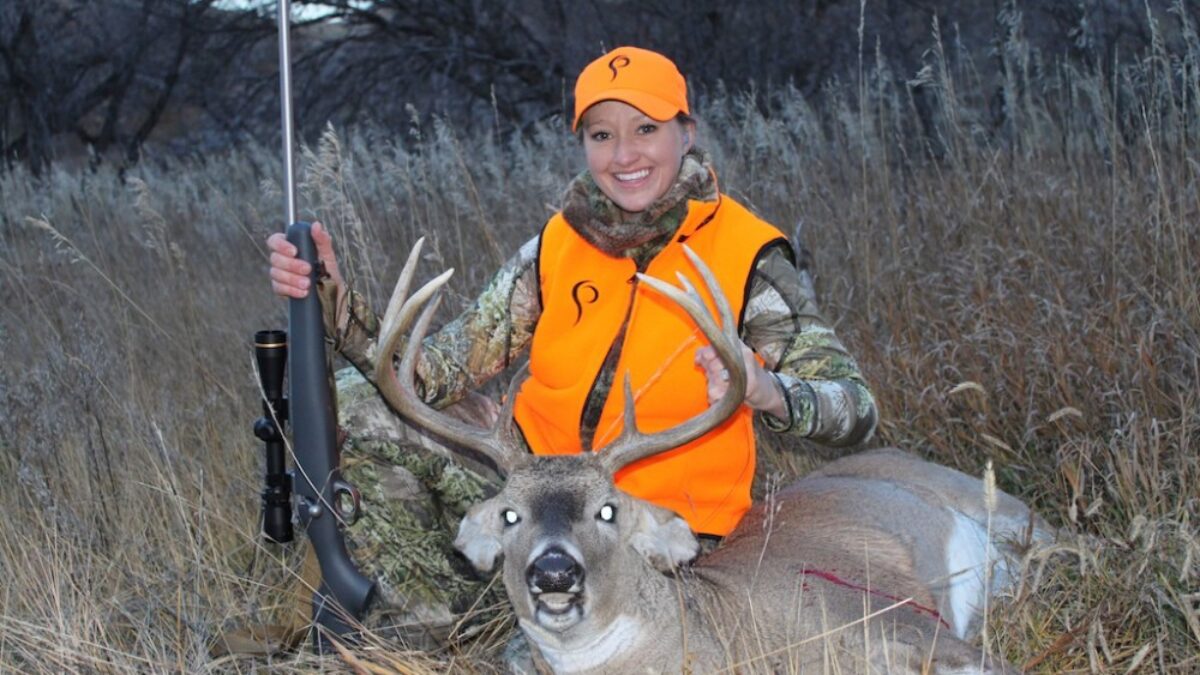 julie_golob_hunter_whitetail